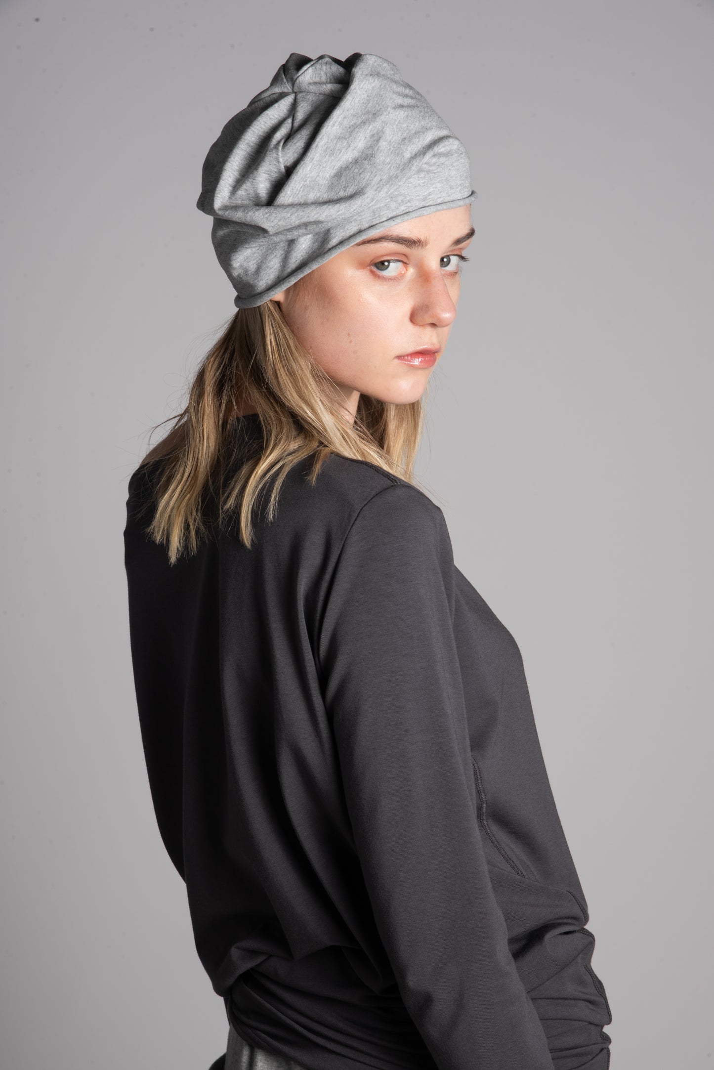 ONE SHOULDER GREY TOP