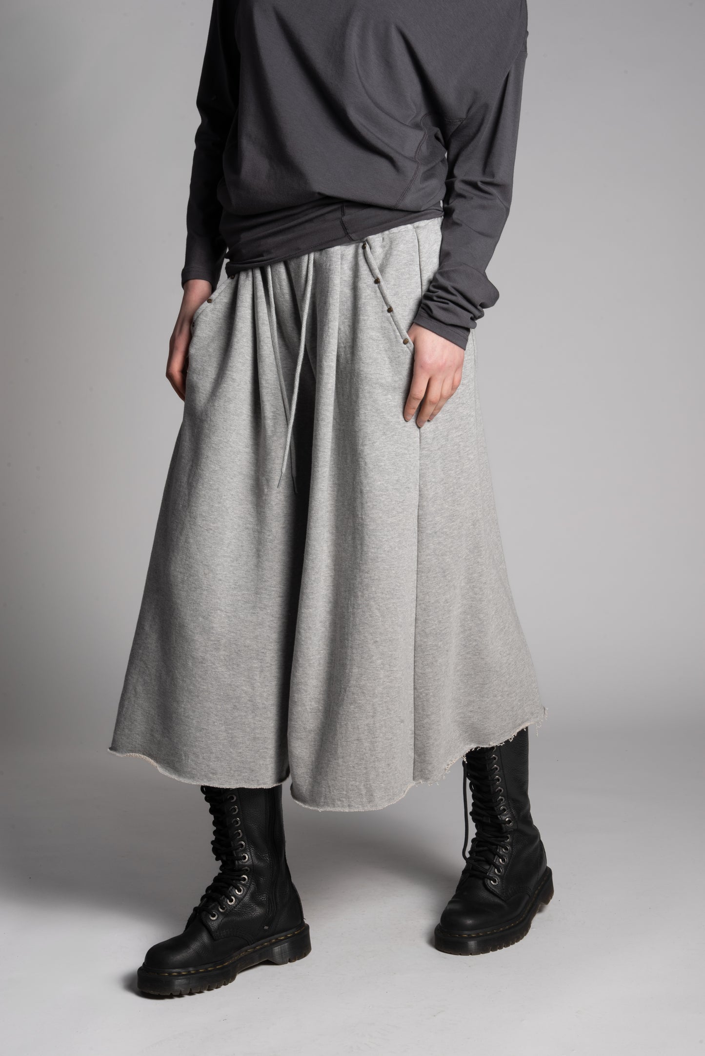 GREY BERMUDA SWEATPANTS