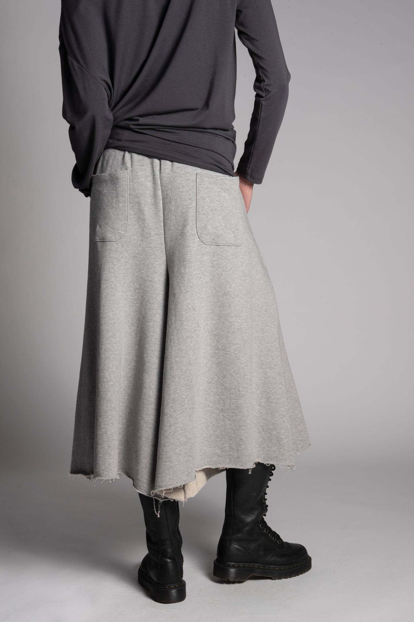 GREY BERMUDA SWEATPANTS