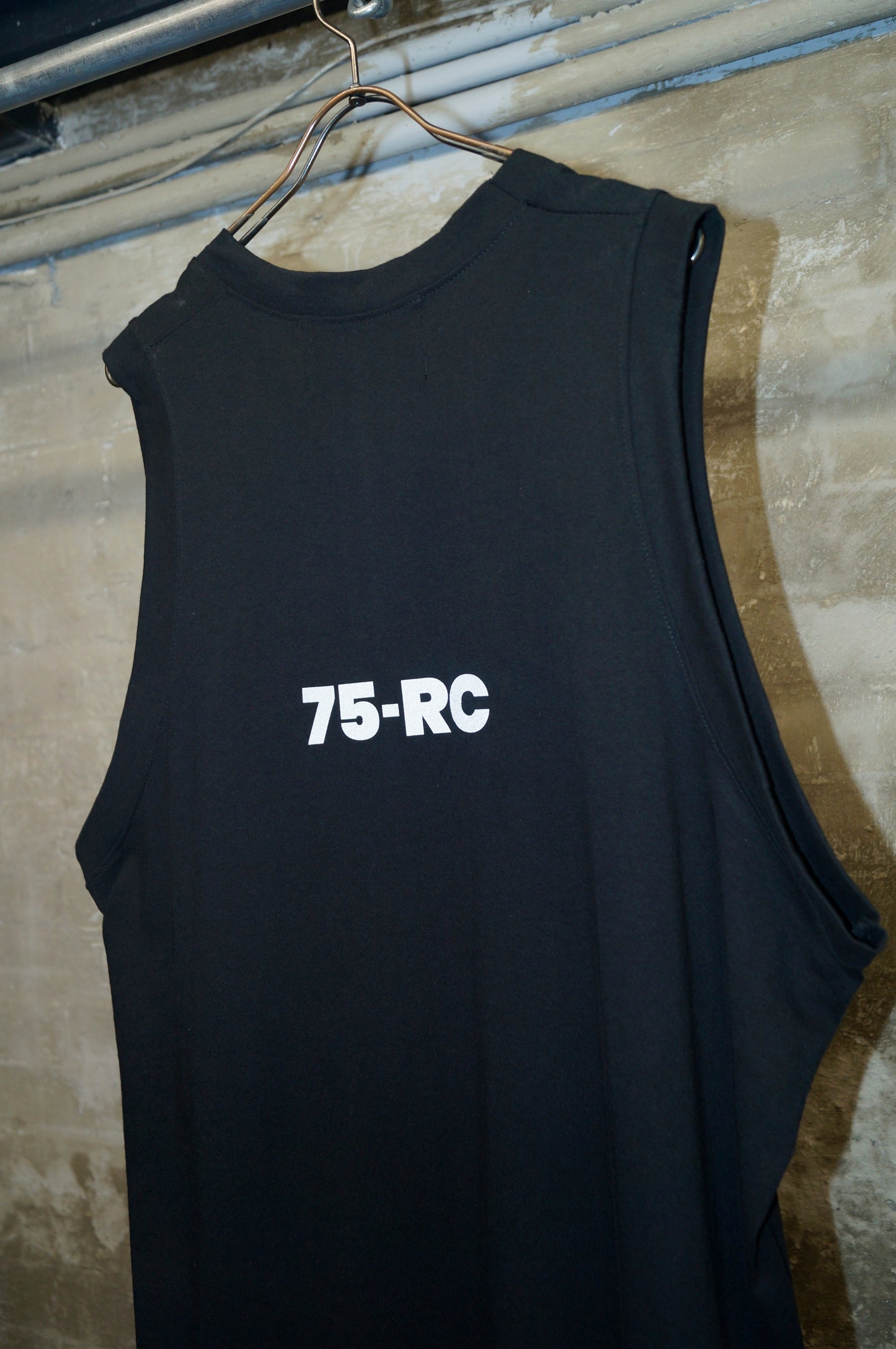 ESSENTIAL LOGO TANK BLACK
