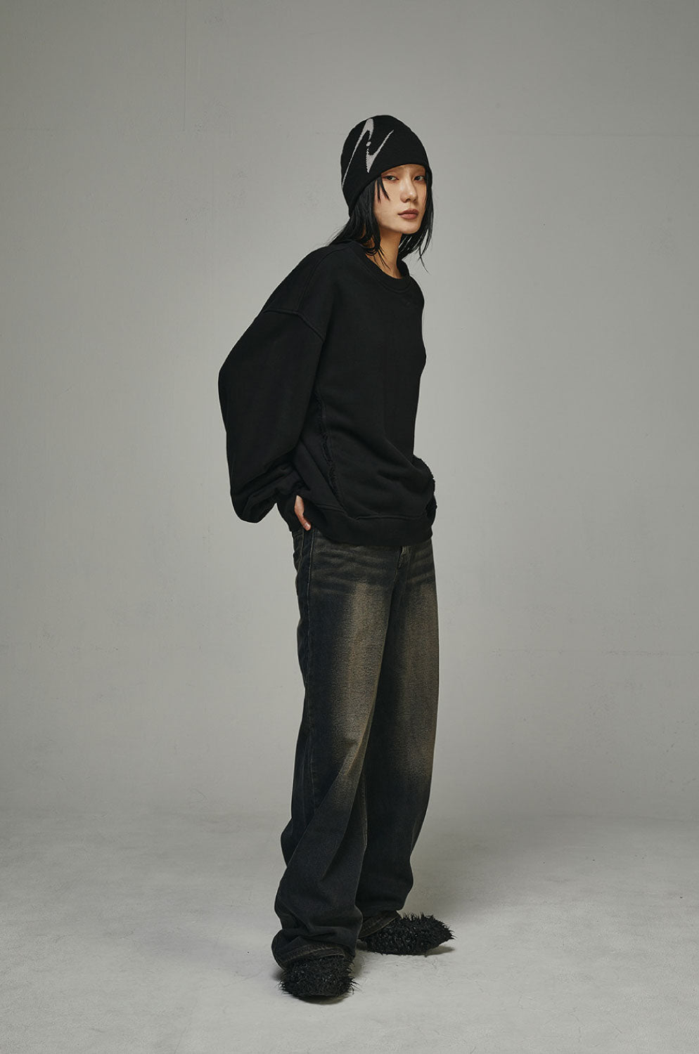 BLR OVER FIT RAW CUT LINE SWEATSHIRTS BLACK