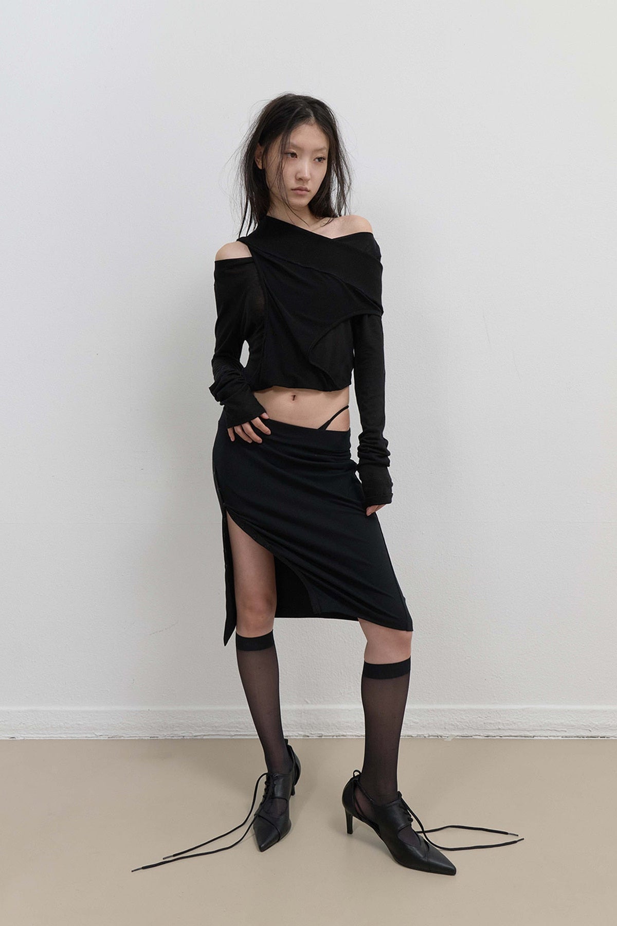 BUTTON SLIT MIDI SKIRT - BLACK