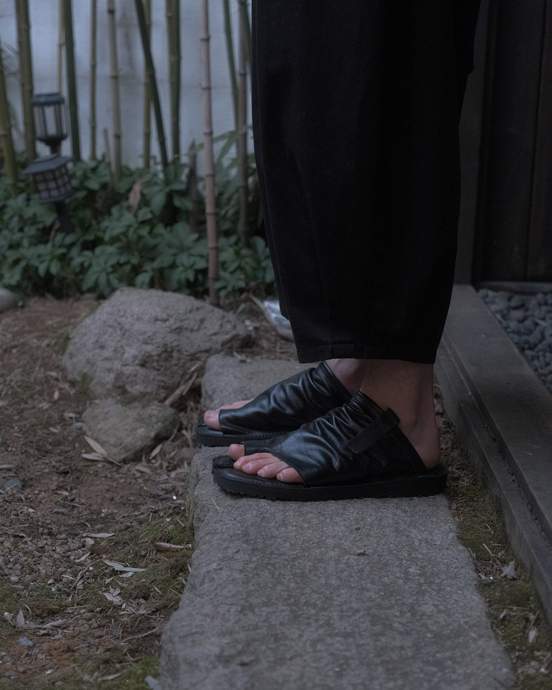 KUNOICHI BLACK CALF SKIN SANDALS