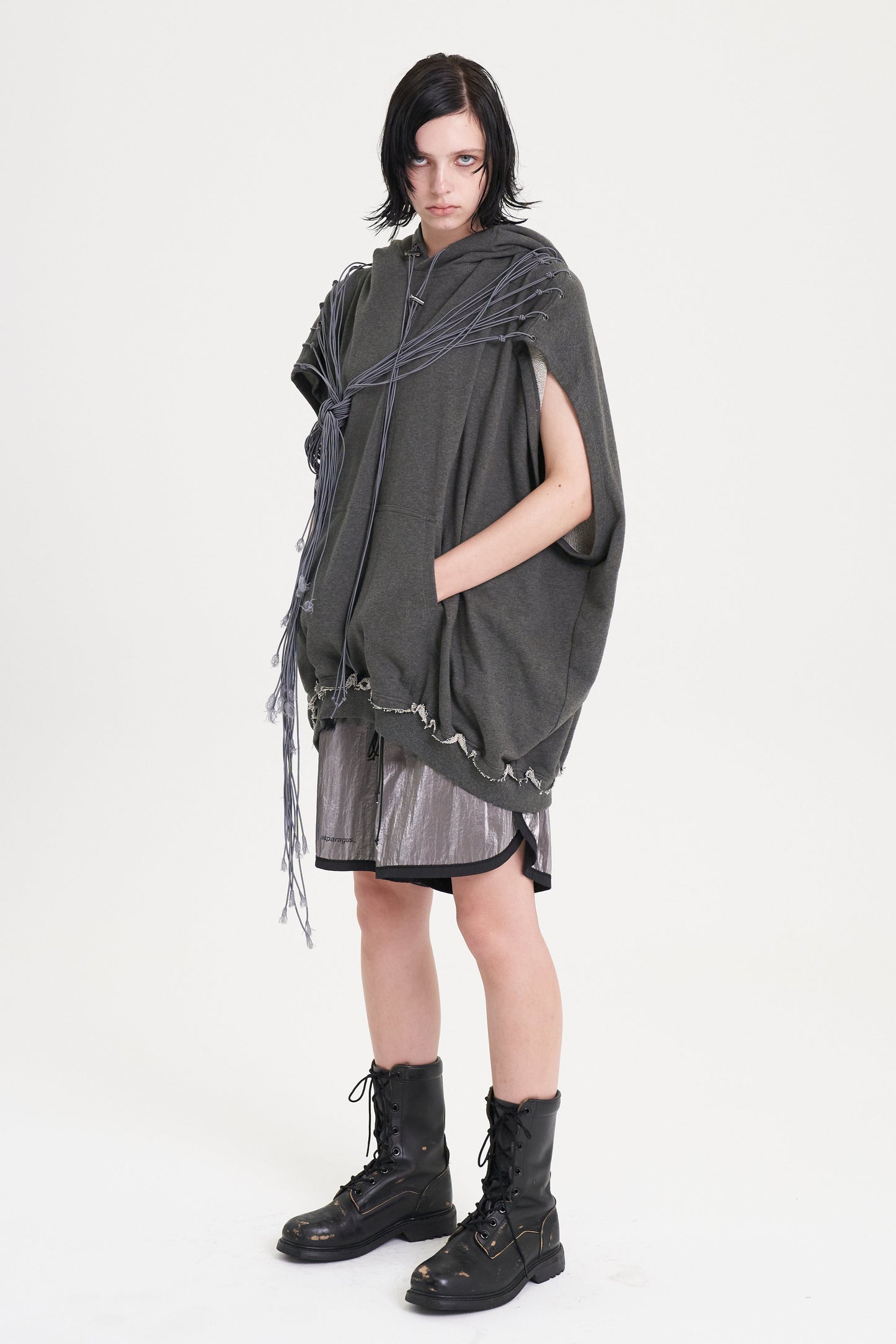 SLEEVELESS SHOULDER STRINGS HOODIE