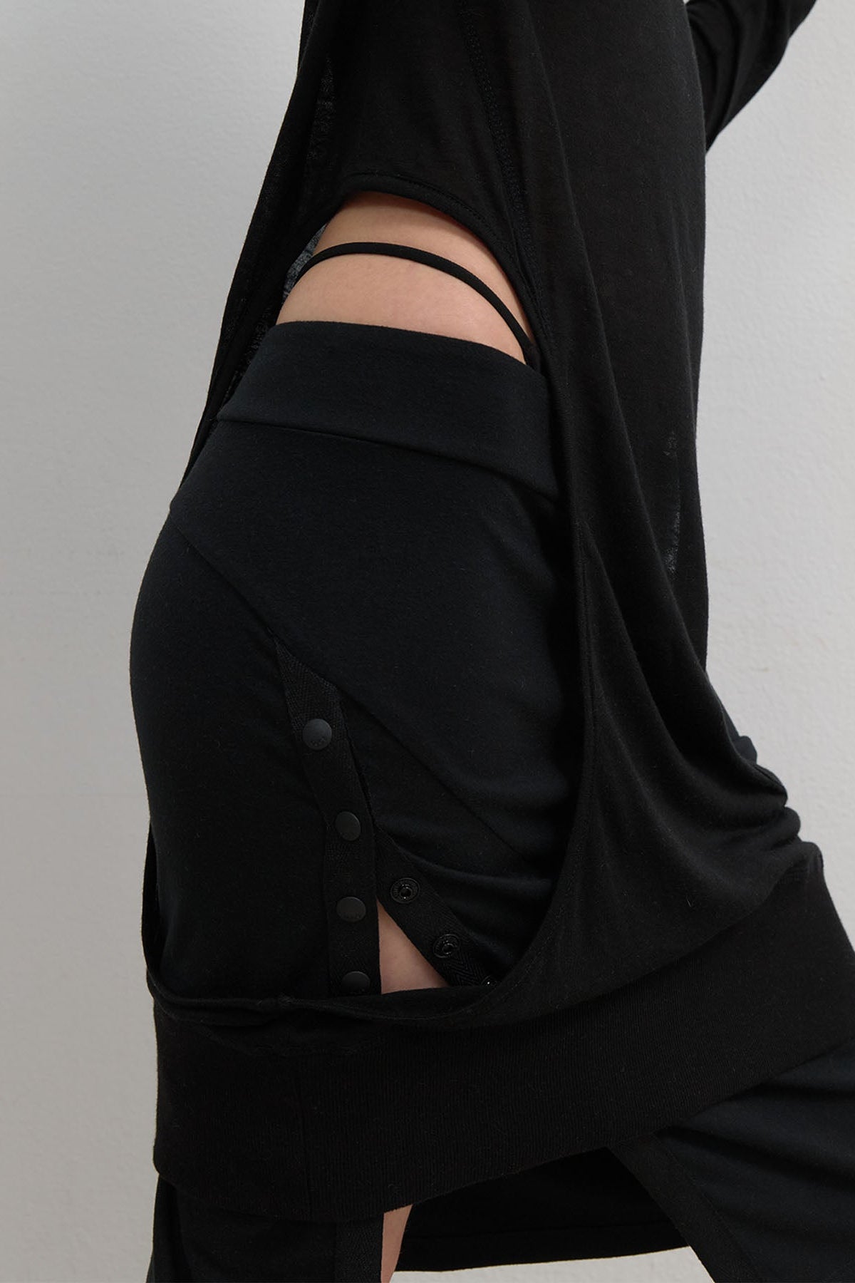 BUTTON SLIT BOOTCUT PANTS - BLACK