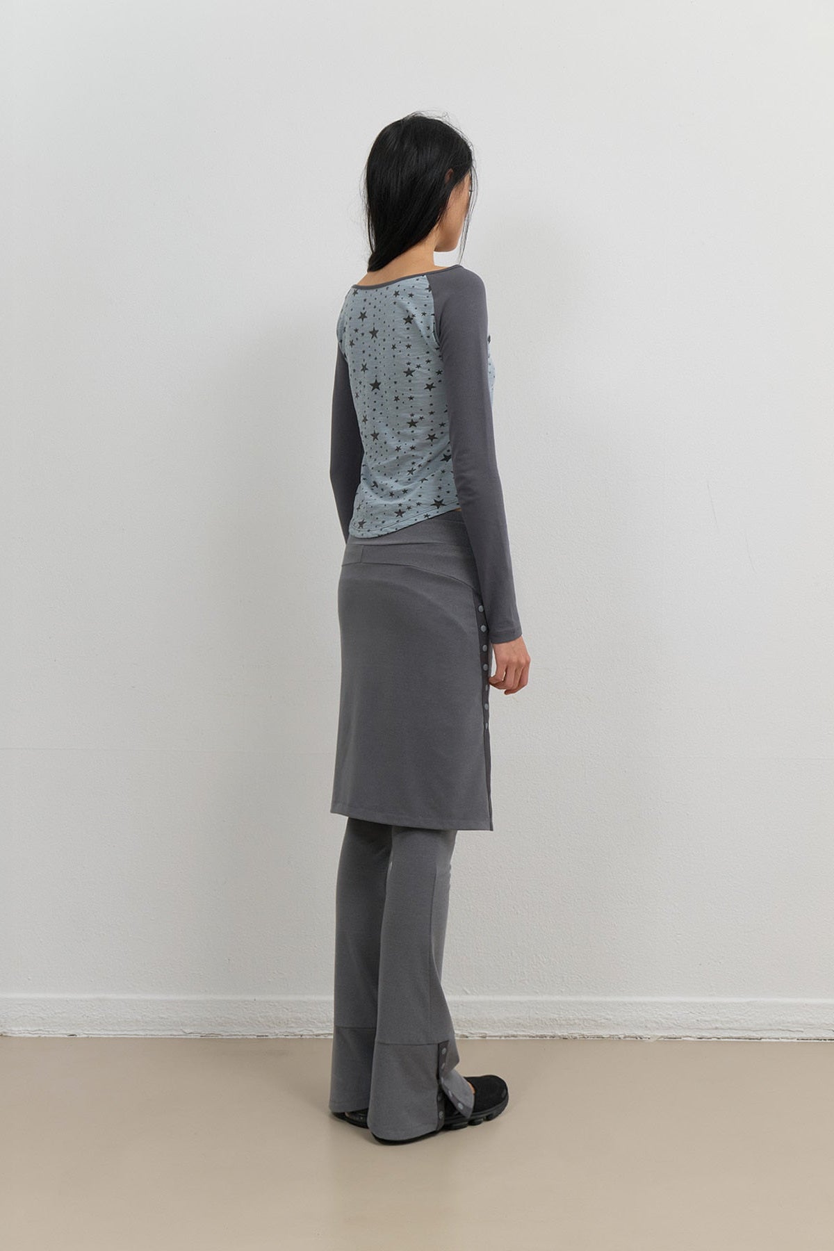 BUTTON SLIT MIDI SKIRT - GREY