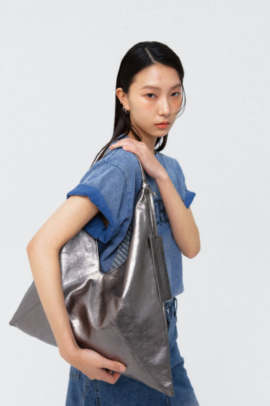 A PACK LEATHER SHOULDER BAG SILVER