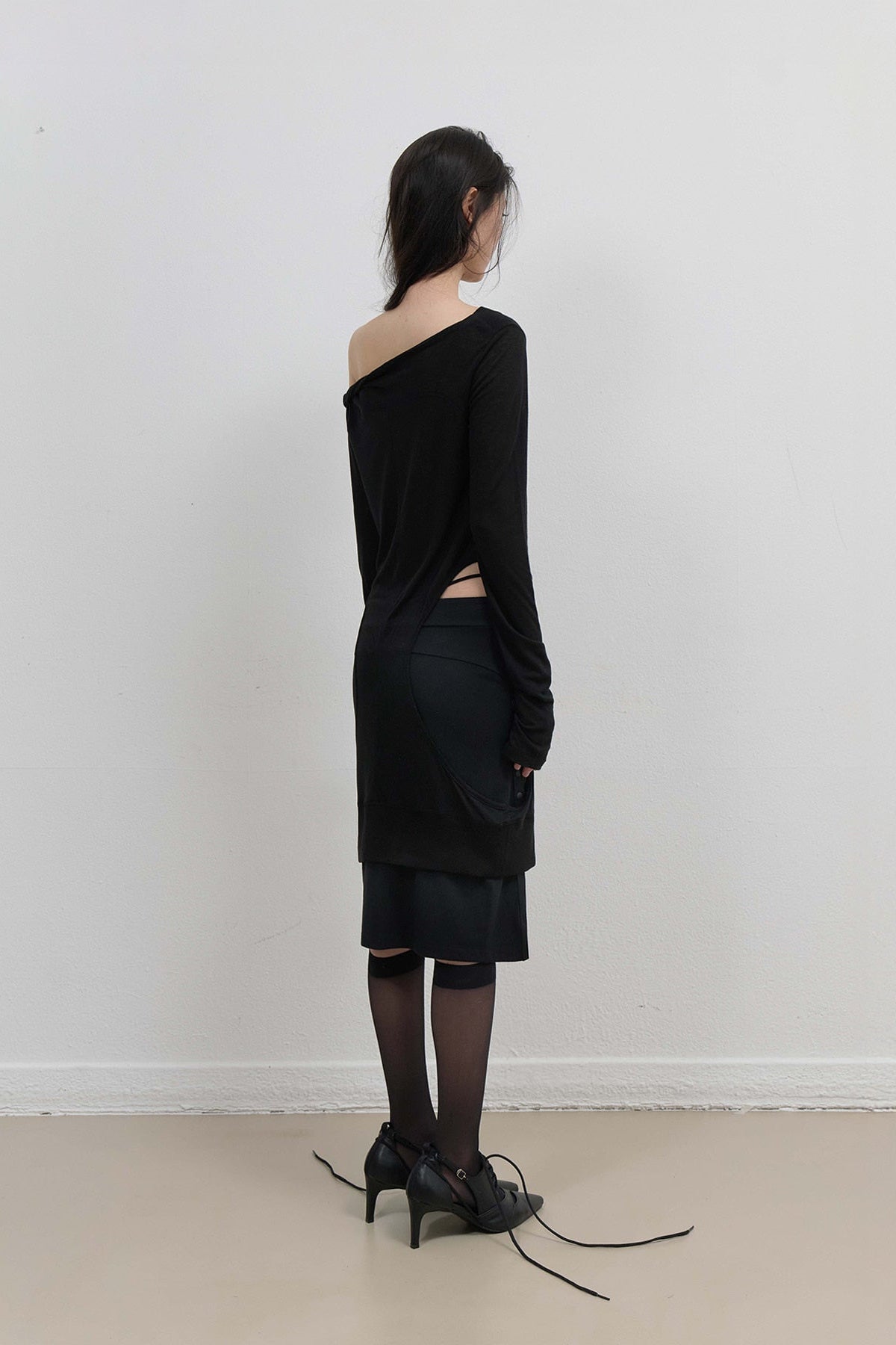 BUTTON SLIT MIDI SKIRT - BLACK