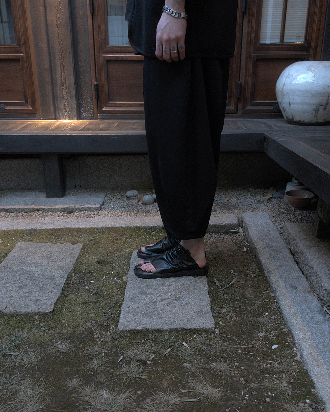 KUNOICHI BLACK CALF SKIN SANDALS