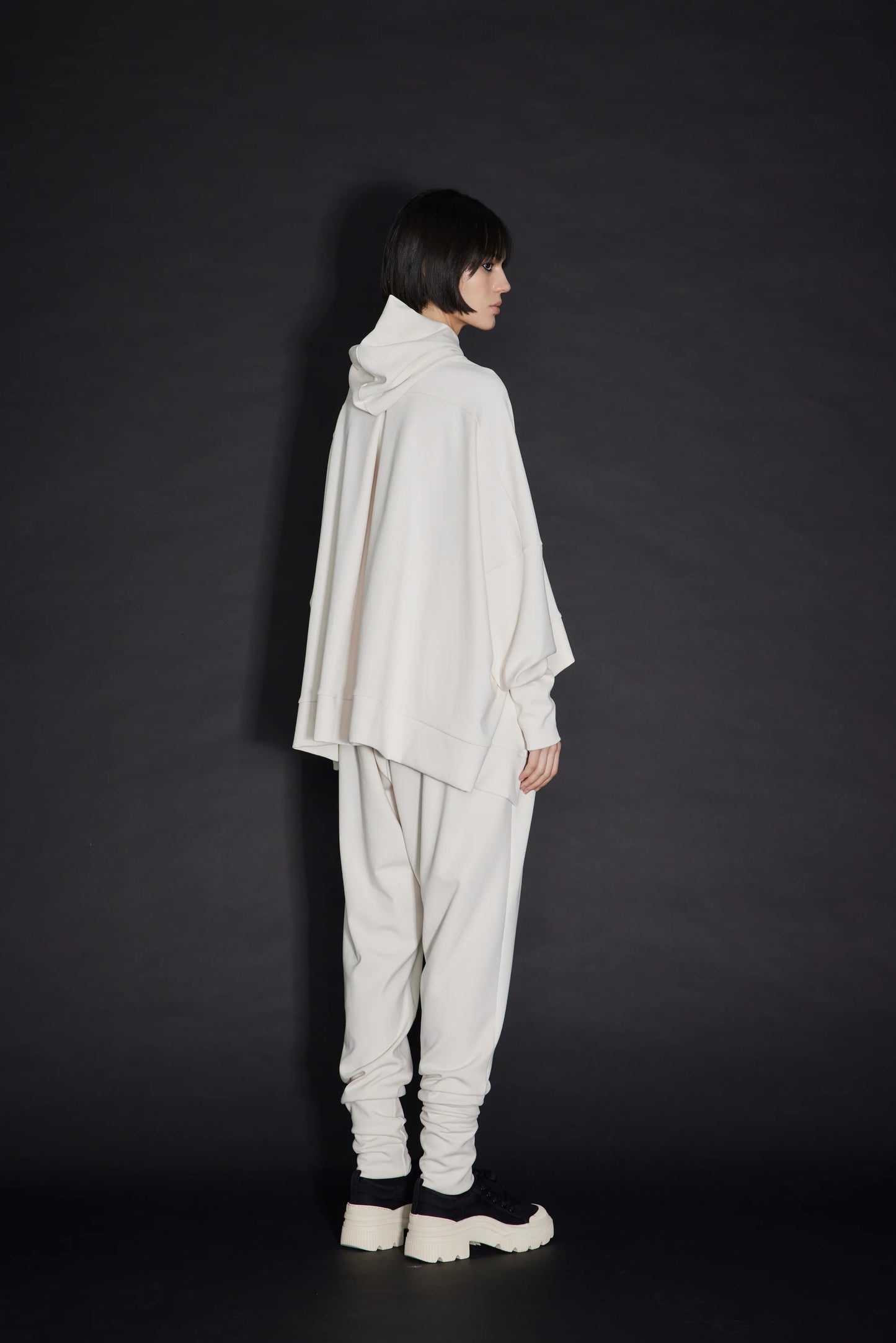 WIDE-FIT TIE HOODIE CREAM